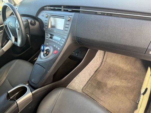 Used 2015 Toyota Prius Four image 33