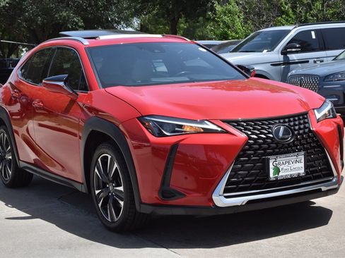 Used 2020 Lexus UX 200 w/ Premium Package FWD image 4