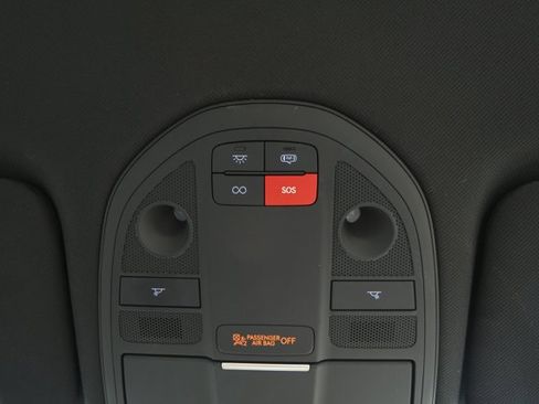 Used 2025 Genesis G70 2.5T image 20