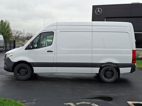 Used 2025 Mercedes-Benz Sprinter 2500 image 8
