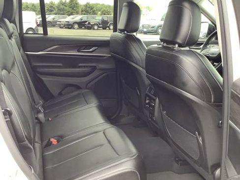 Certified 2023 Jeep Grand Cherokee Limited AWD/4WD image 15