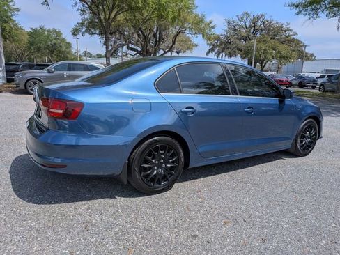 Used 2017 Volkswagen Jetta S image 3