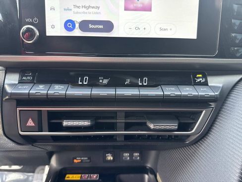 Used 2025 Toyota Camry SE FWD image 31