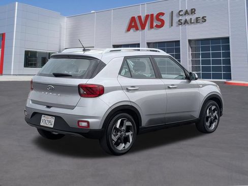 Used 2025 Hyundai Venue SEL FWD image 6