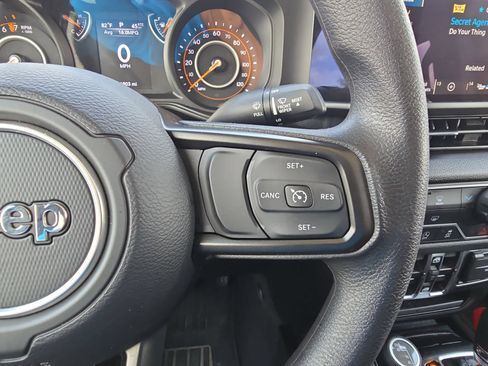 Used 2025 Jeep Gladiator Sport AWD/4WD image 15