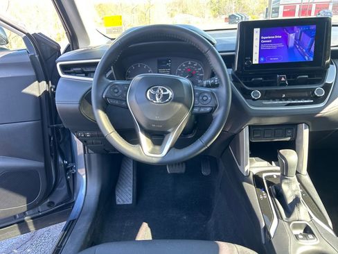 Certified 2025 Toyota Corolla Cross LE w/ Moonroof Package image 21