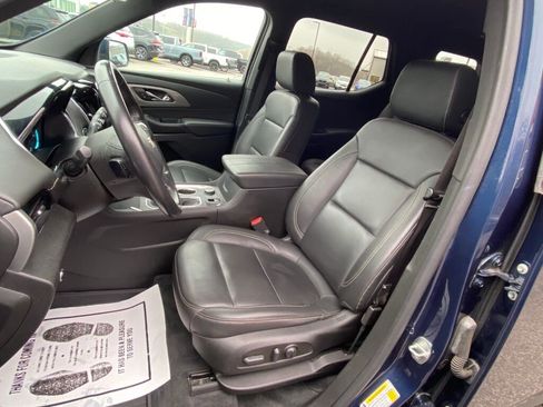 Used 2022 Chevrolet Traverse LT w/ LT Premium Package image 14