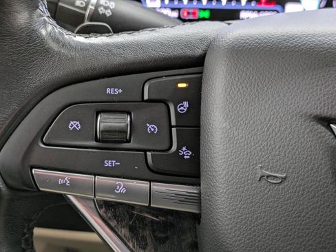 Used 2021 Cadillac Escalade Premium Luxury image 9