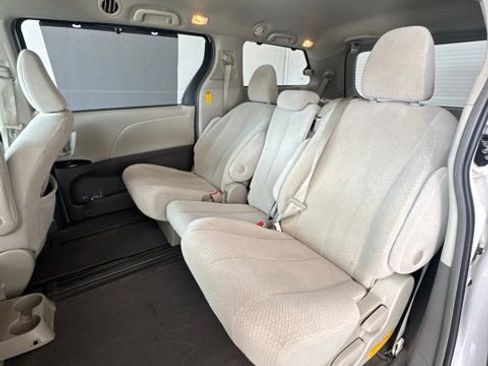 Used 2014 Toyota Sienna LE FWD image 13