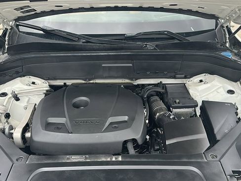 Used 2018 Volvo XC90 T6 Momentum w/ Convenience Package image 3