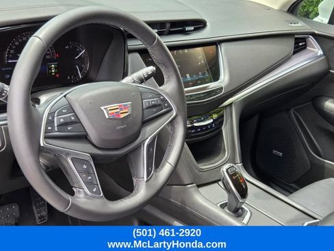 Used 2017 Cadillac XT5 Luxury w/ Driver Awareness Package FWD image 9