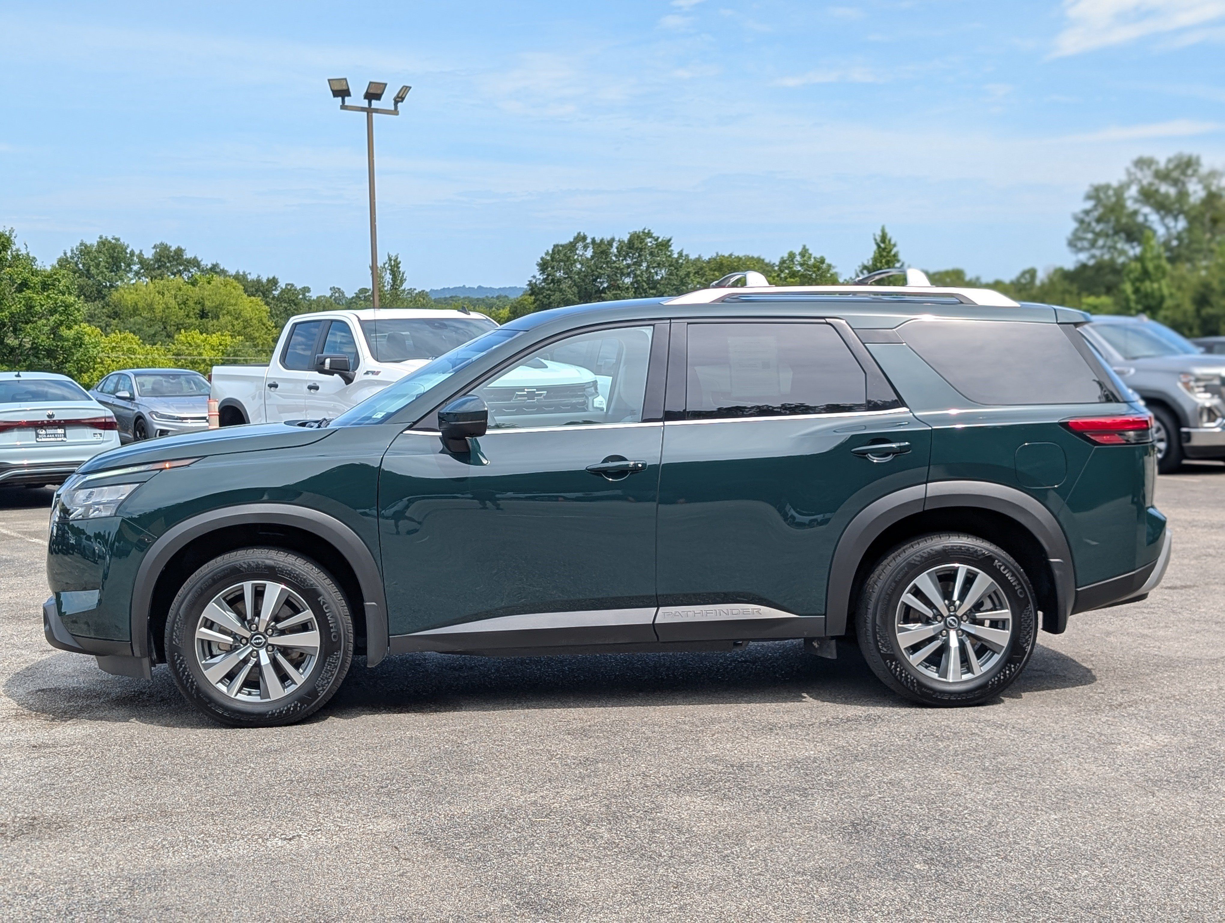 Used 2025 Nissan Pathfinder SL AWD/4WD image 6
