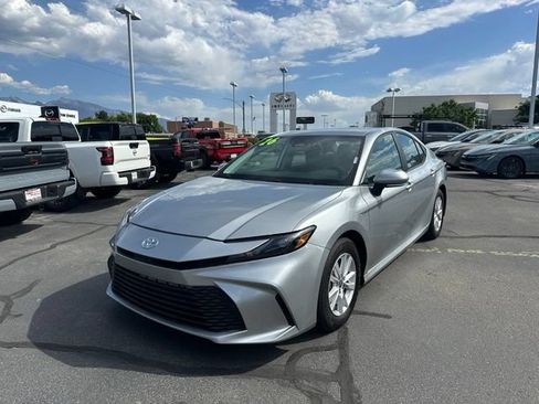 Used 2026 Toyota Camry LE FWD image 5
