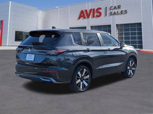 Used 2025 Mitsubishi Outlander SE image 7