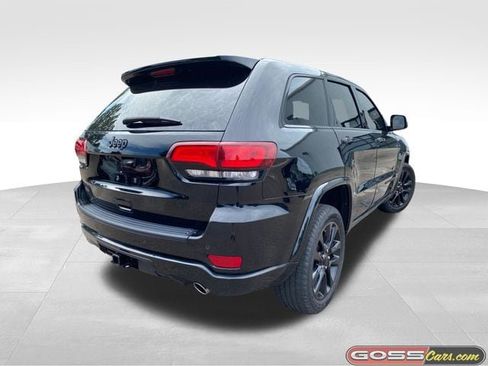 Used 2018 Jeep Grand Cherokee Altitude AWD/4WD image 3