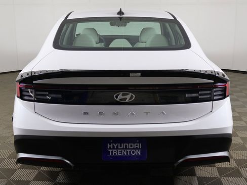 Certified 2025 Hyundai Sonata SE image 10