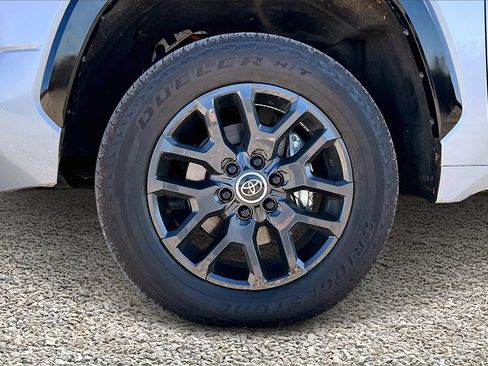 Used 2024 Toyota Tundra Platinum image 9