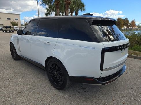 Used 2025 Land Rover Range Rover Autobiography image 3