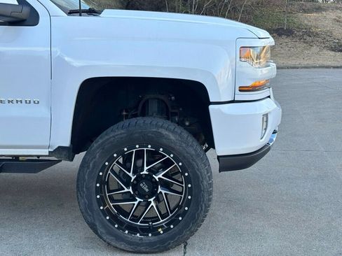 Used 2018 Chevrolet Silverado 1500 LT w/ All Star Edition image 18