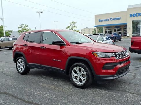 Used 2024 Jeep Compass Sport AWD/4WD image 3