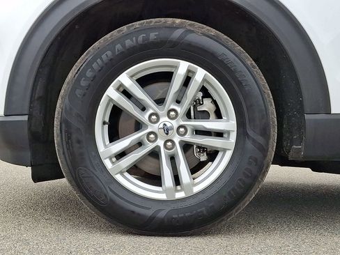 Used 2021 Ford Explorer XLT w/ Equipment Group 202A AWD/4WD image 9