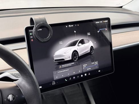Used 2023 Tesla Model Y Long Range image 16