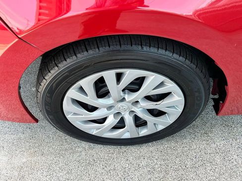 Used 2018 Toyota Corolla LE FWD image 14