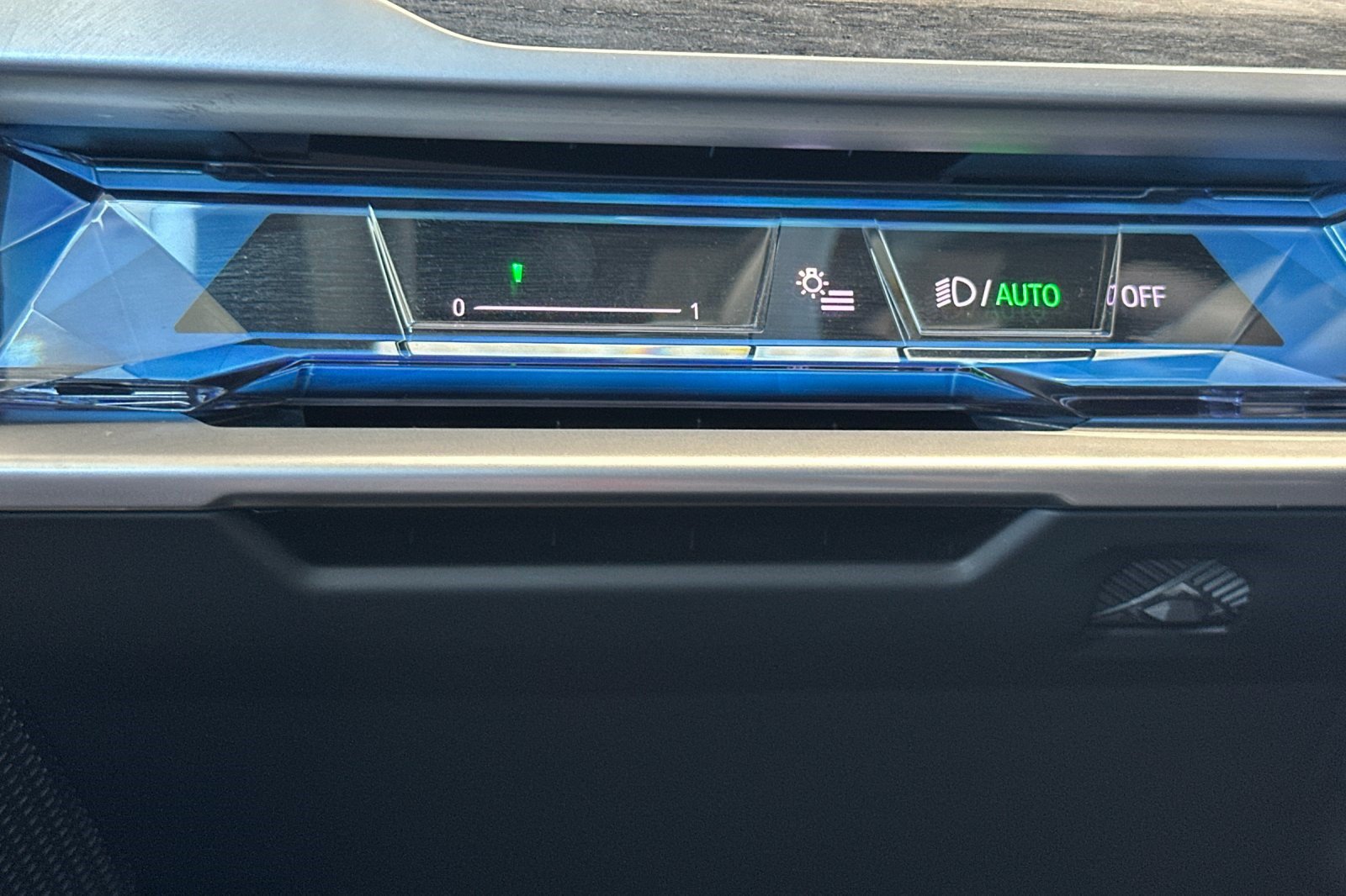 Certified 2024 BMW i7 xDrive60 RWD image 37