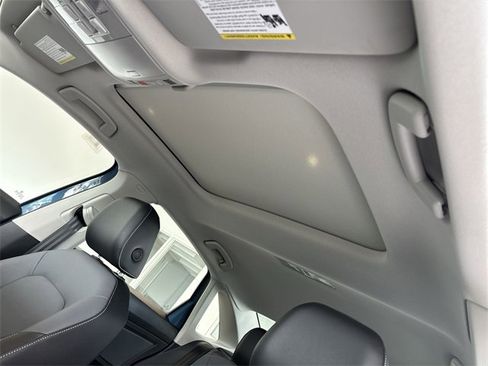 Used 2025 Volkswagen Jetta SEL image 24