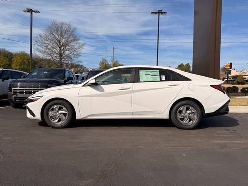 New 2026 Hyundai Elantra SE w/ Cargo Package image 4