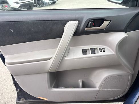 Used 2011 Toyota Highlander 2WD w/ Tech Pkg image 8