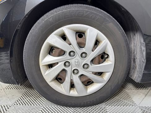 Used 2018 Hyundai Elantra SE image 17
