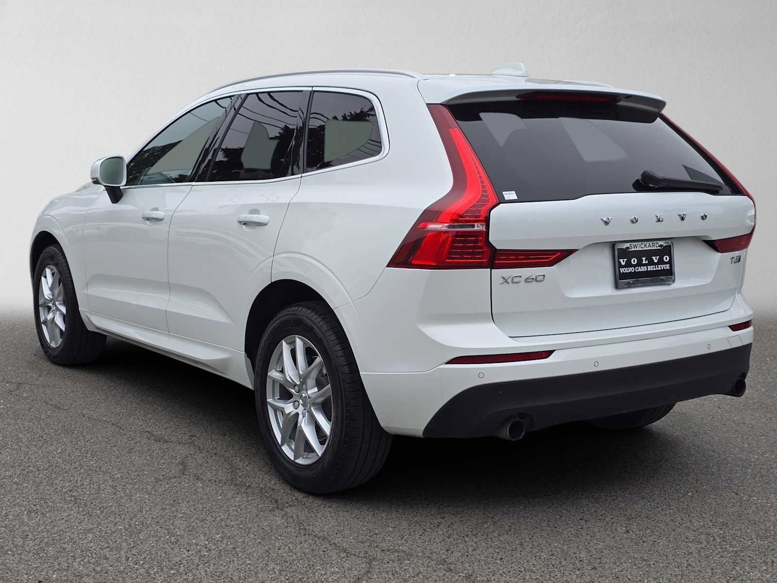 Used 2020 Volvo XC60 T5 Momentum w/ Protection Package AWD/4WD image 5