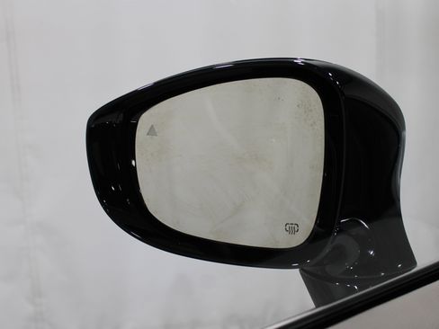 Used 2024 Chrysler Pacifica Touring-L FWD image 18