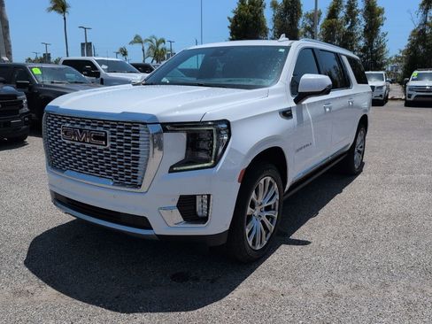 Used 2023 GMC Yukon XL Denali w/ Denali Reserve Package AWD/4WD image 6