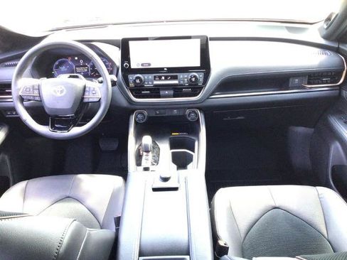 Used 2024 Toyota Grand Highlander AWD Hybrid image 7