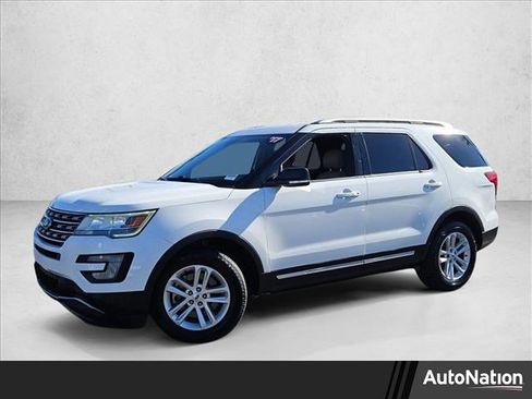 Used 2017 Ford Explorer XLT image 1
