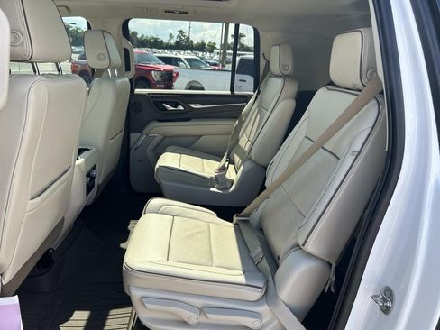 Used 2021 GMC Yukon XL Denali w/ Denali Premium Package AWD/4WD image 27