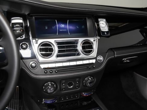 Used 2019 Rolls-Royce Dawn RWD image 42