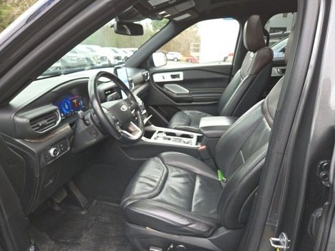 Used 2020 Ford Explorer Platinum w/ Premium Technology Package image 17