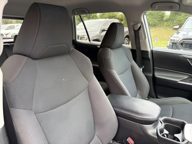 Used 2021 Toyota RAV4 LE AWD/4WD image 16