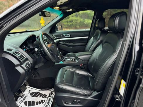 Used 2016 Ford Explorer XLT w/ Equipment Group 202A AWD/4WD image 12