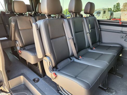 Used 2025 Mercedes-Benz Sprinter 2500 image 21
