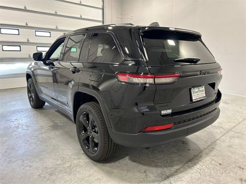 New 2025 Jeep Grand Cherokee Limited w/ Black Appearance Package image 8