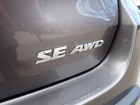 Used 2018 Toyota Highlander SE image 3