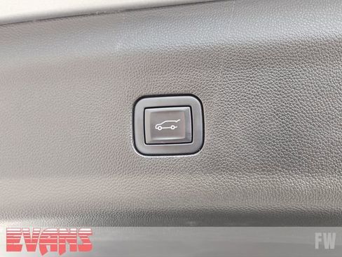 Used 2023 Buick Enclave Essence AWD/4WD image 29