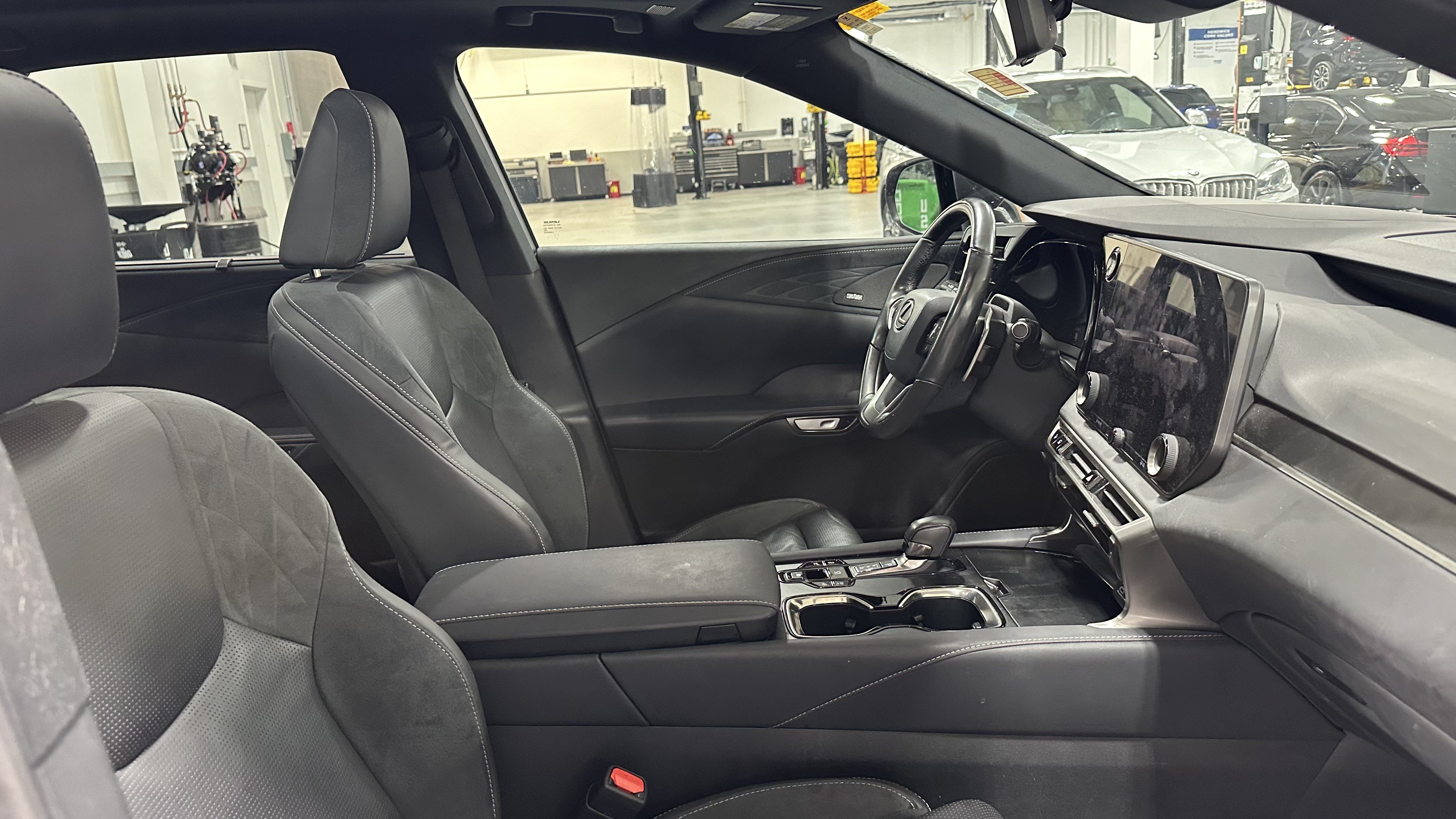 Used 2024 Lexus RX 350 AWD w/ Convenience Package image 33