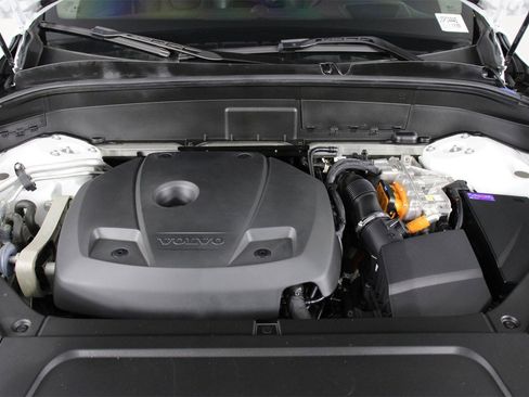 Certified 2023 Volvo XC90 T8 Ultimate w/ Lounge Package image 24