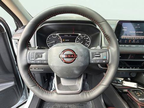 Used 2025 Nissan Rogue SV AWD/4WD image 14
