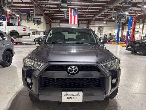 Used 2016 Toyota 4Runner SR5 image 2